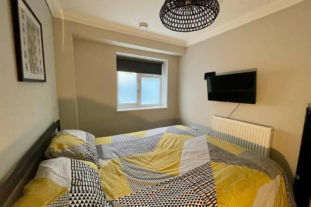 Stylish Modern Two Bedroom Apartment With Garden Cardiff Extérieur photo